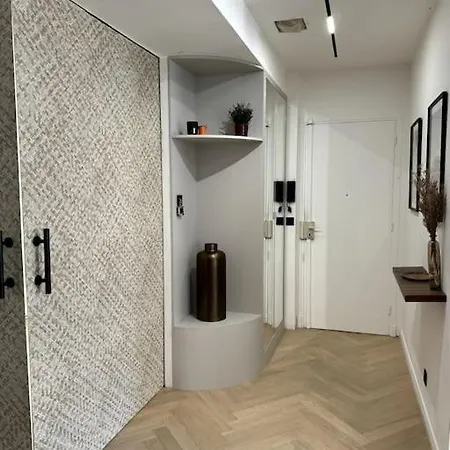 Lejlighed Modern Massena Place