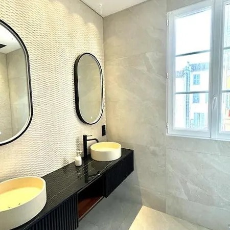 Modern Massena Place Apartment Nizza